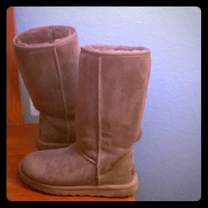 Women’s Ugg boots size 5
